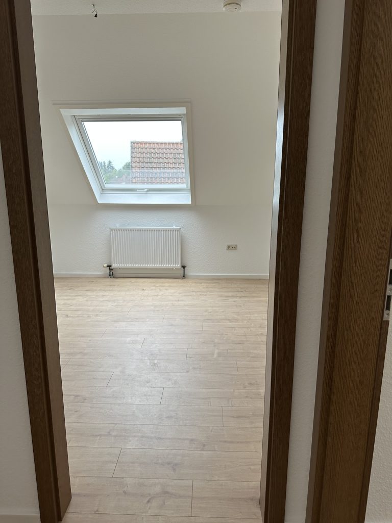 Zimmer mit Dachfenster