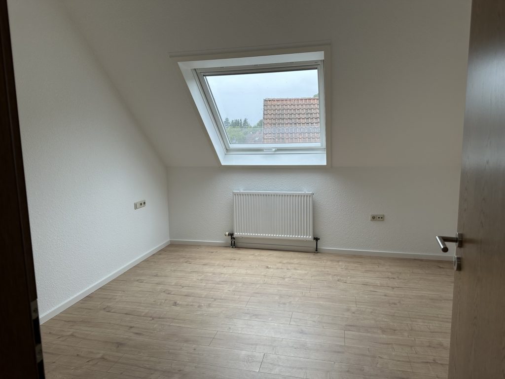 Zimmer mit Dachfenster